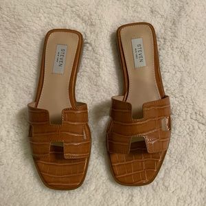 Steven New York Slides.